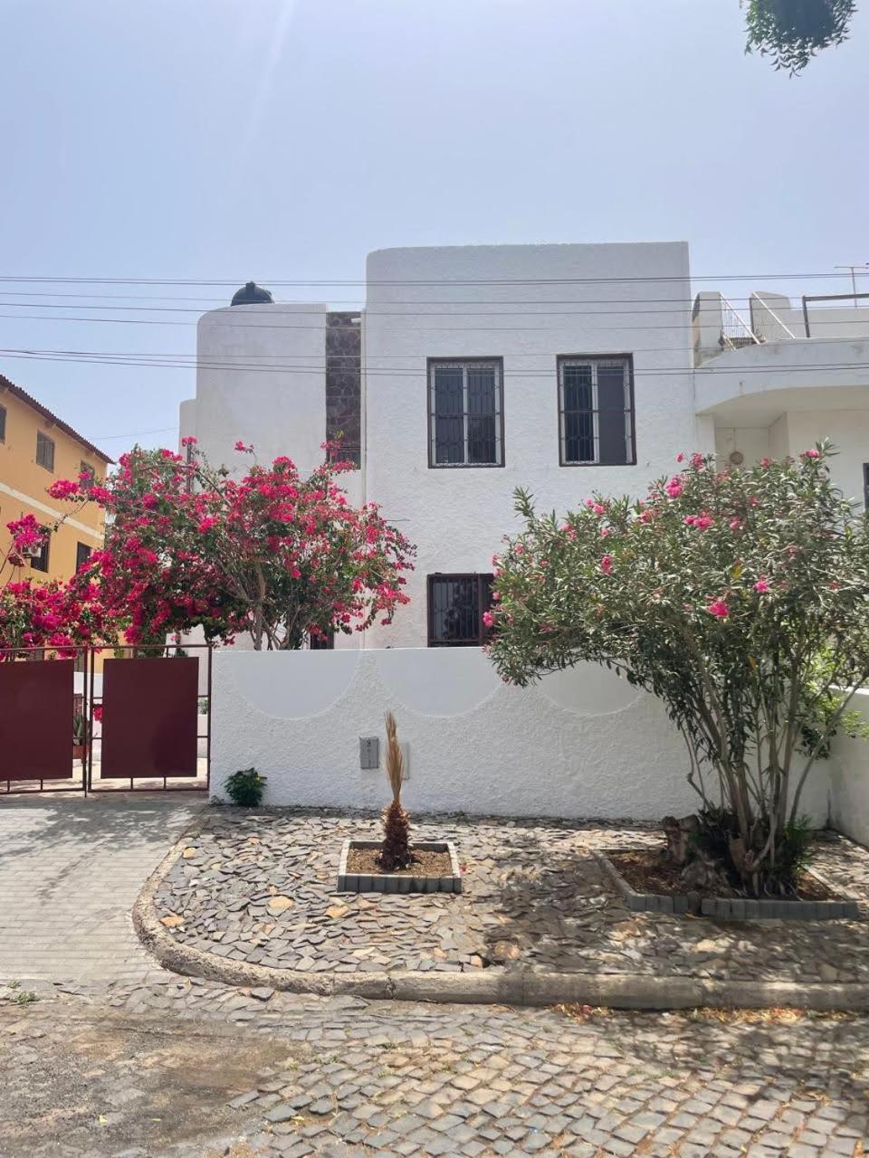 Casa Estrela - Sea & Art Guesthouse プライア エクステリア 写真